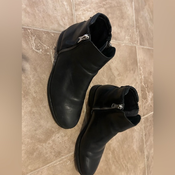 Steve Madden Booties - Picture 1 of 4